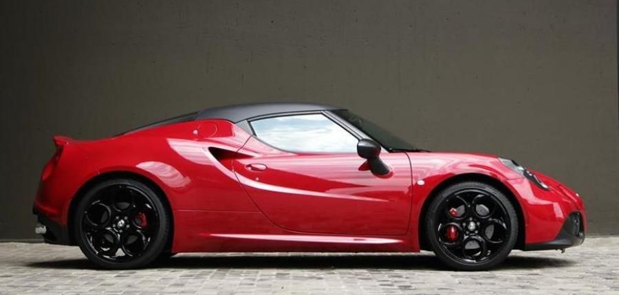  Alfa Romeo 4C by RACE! 2016 года  (фото 2 из 3)